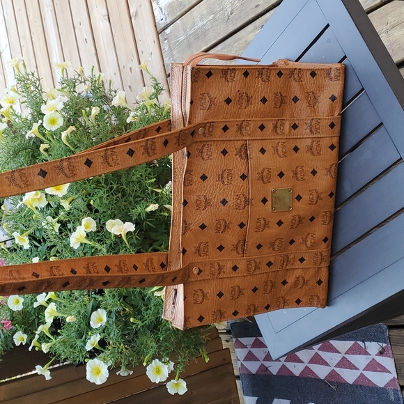 💥💥SOLD💥💥MCM TOTE BAG - Picture 16 of 16
